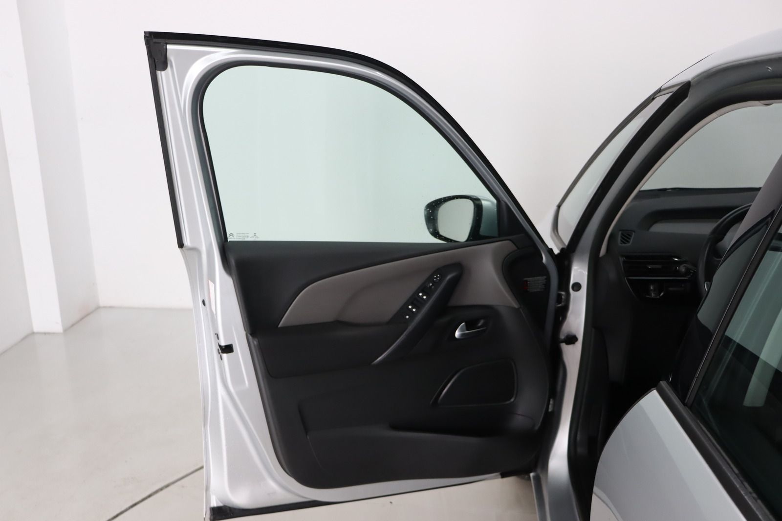 Fahrzeugabbildung Citroën Grand C4 Picasso VTi 120 * Navi * PDC * Tempomat