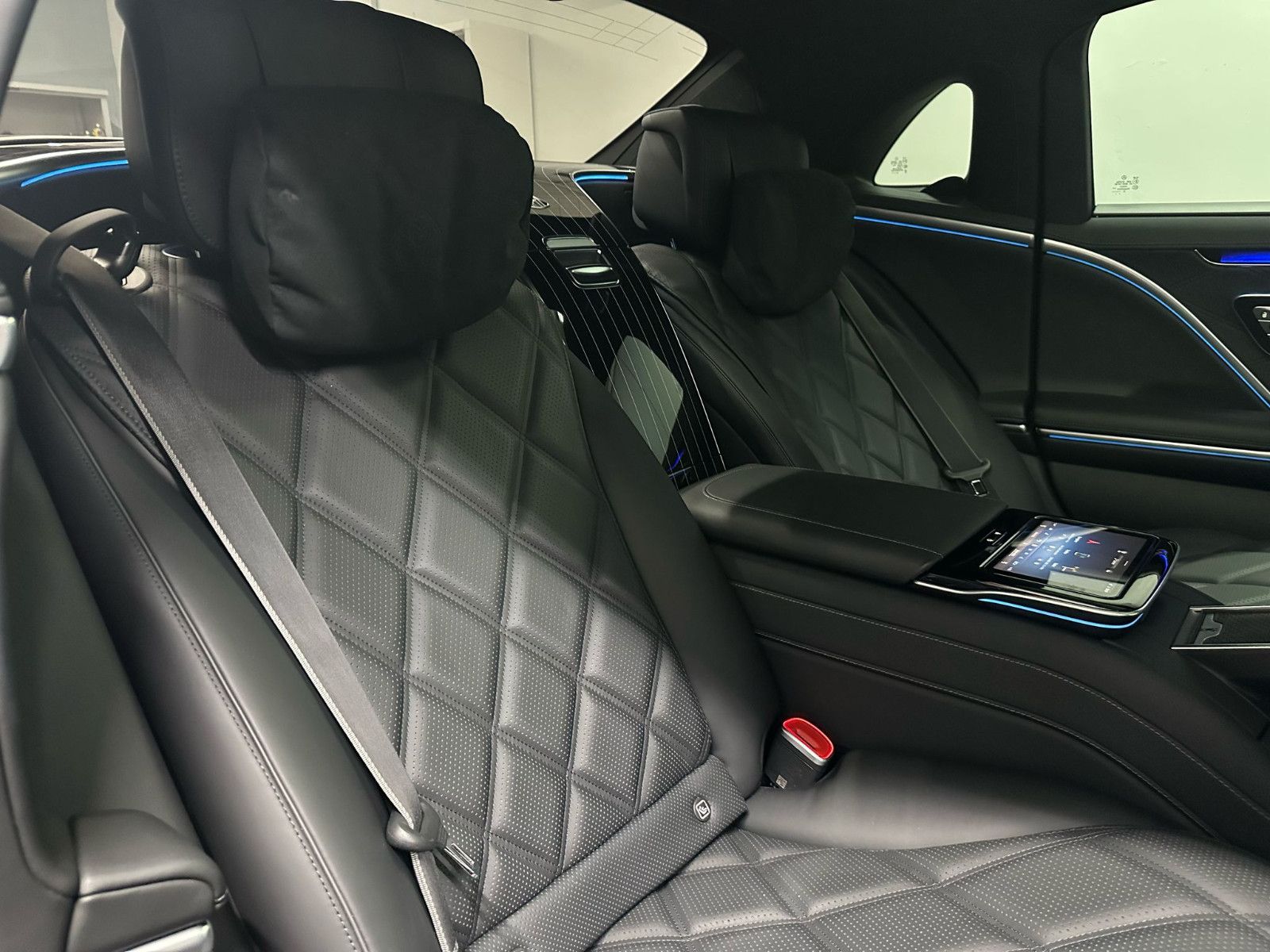 Fahrzeugabbildung Mercedes-Benz S 680 4MATIC MAYBACH *PANO*TV*MANUFAKTUR*TISCHE*