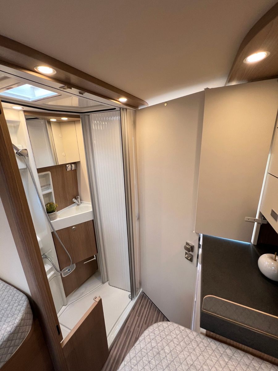 Fahrzeugabbildung Malibu Van first class - two rooms GT skyview 640 LE RB