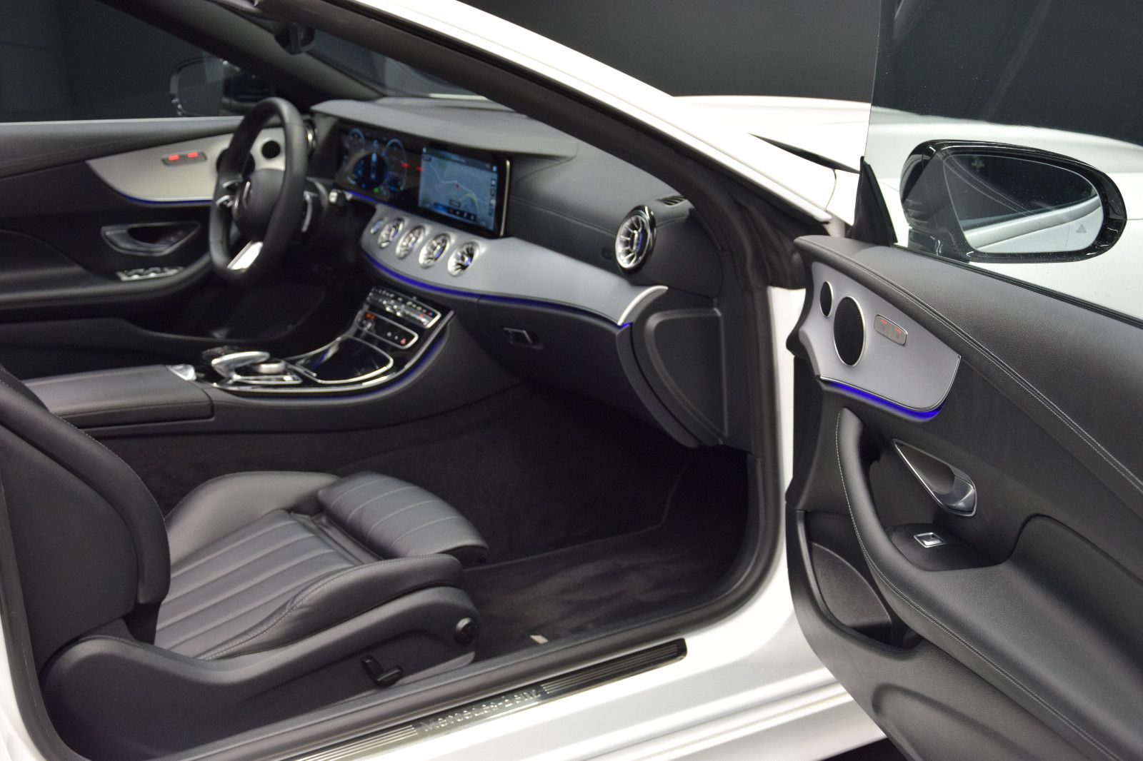 Fahrzeugabbildung Mercedes-Benz E 200 Cabrio 1.Hand AMG LED NAVI Ambiente Leder