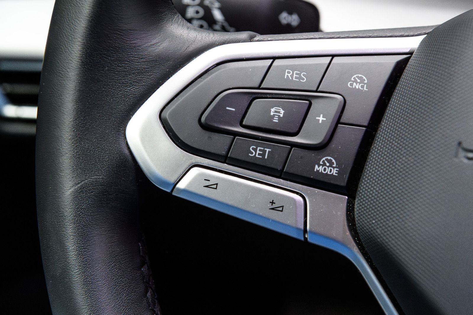 Fahrzeugabbildung Volkswagen Golf VIII. 1.5 TSI 110 kW *+LED+SHZ+ACC+RFK+LHZ