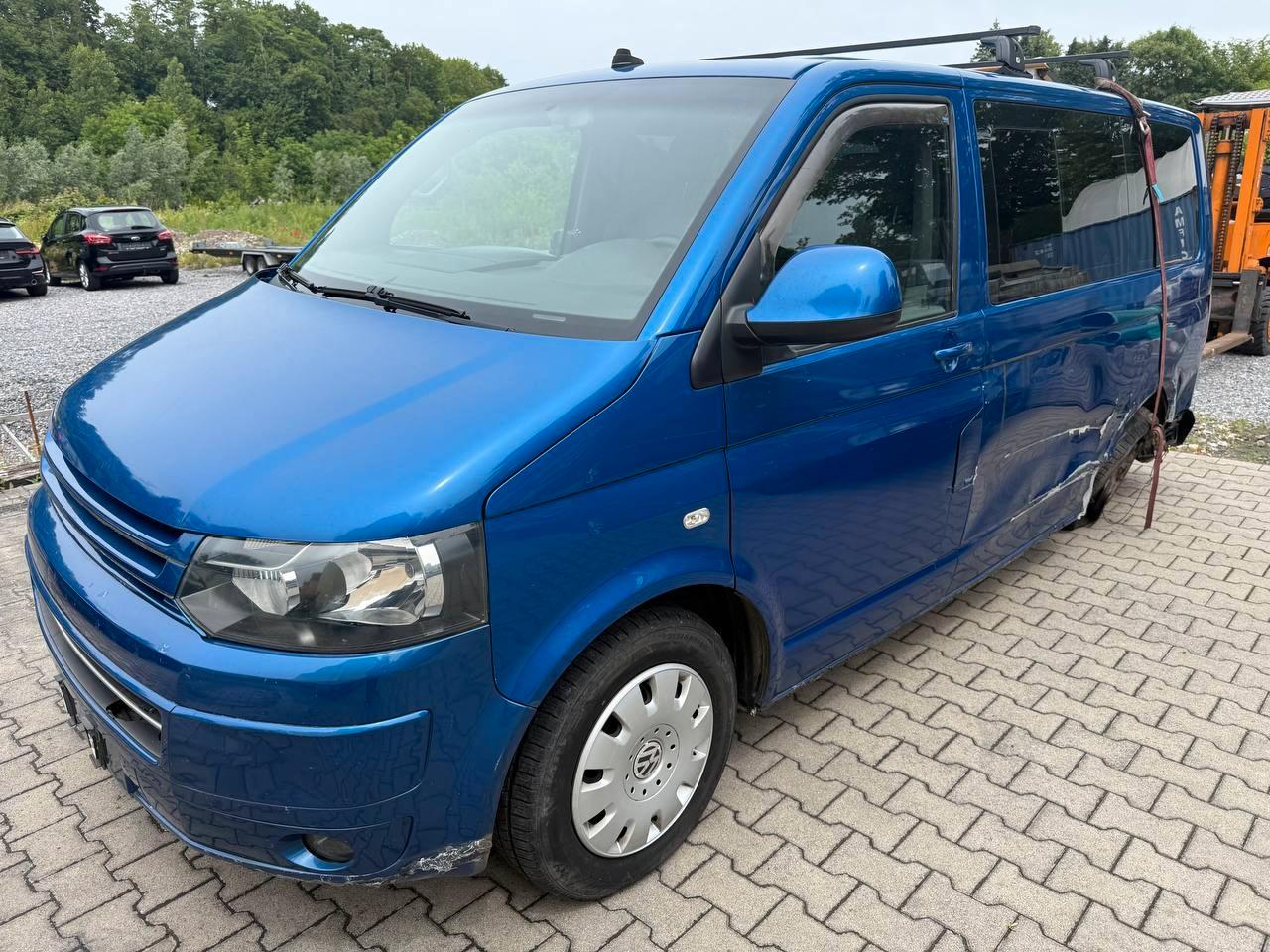 Volkswagen T5 Transporter Bus Multivan