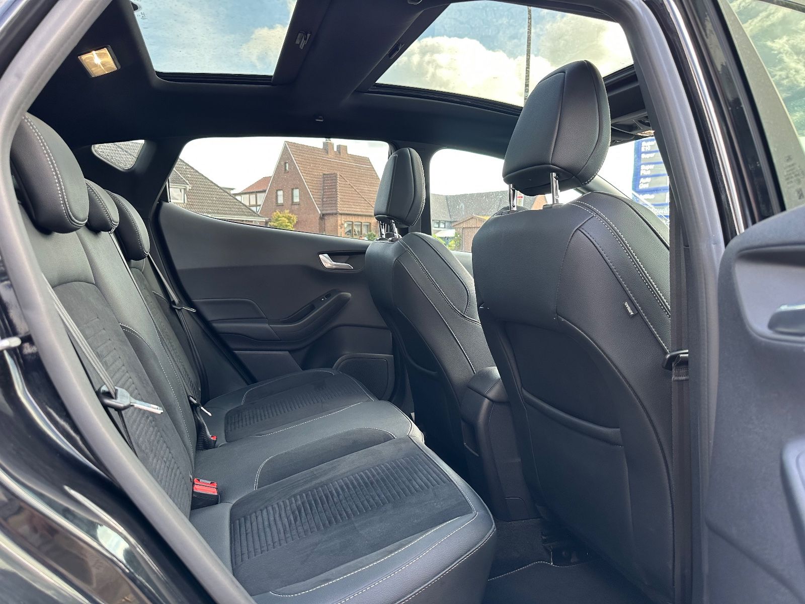 Fahrzeugabbildung Ford Fiesta 1.5 EB ST Leder-Exclusiv/Pano/LED
