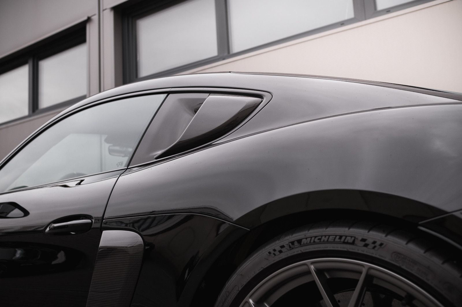 Fahrzeugabbildung Porsche 718 Cayman GT4 RS -Weissach-Kamera-Lift-PCCB