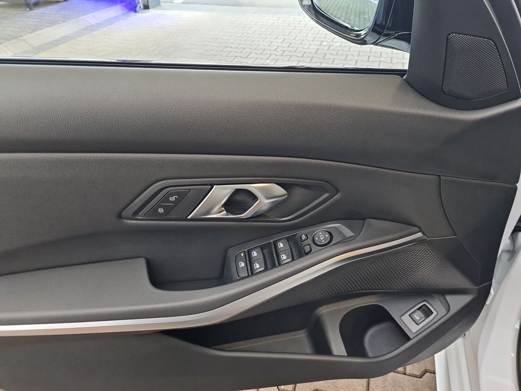 BMW 320 d M-Sport LED Head-Up HiFi DAB RFK AHK Pano u