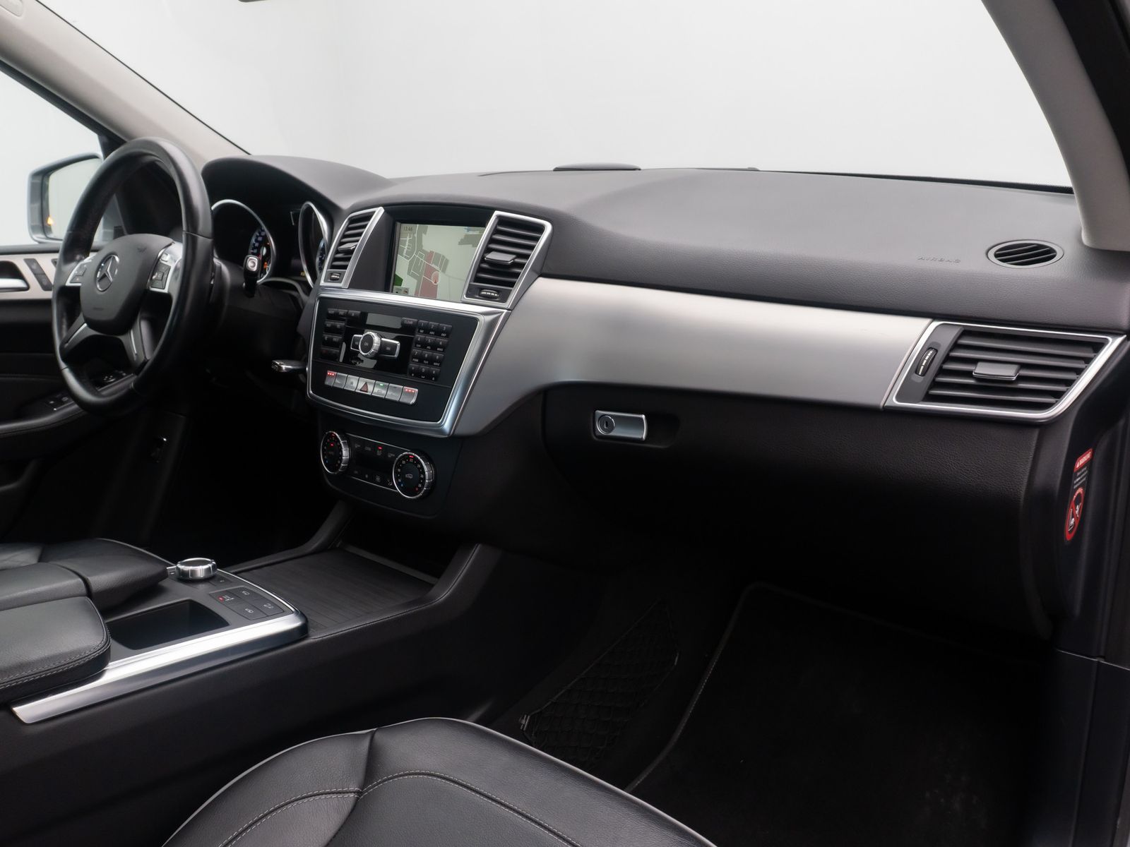 Fahrzeugabbildung Mercedes-Benz ML 350 CDI BlueTec Bi-Xenon AHK ParkAss Panorama