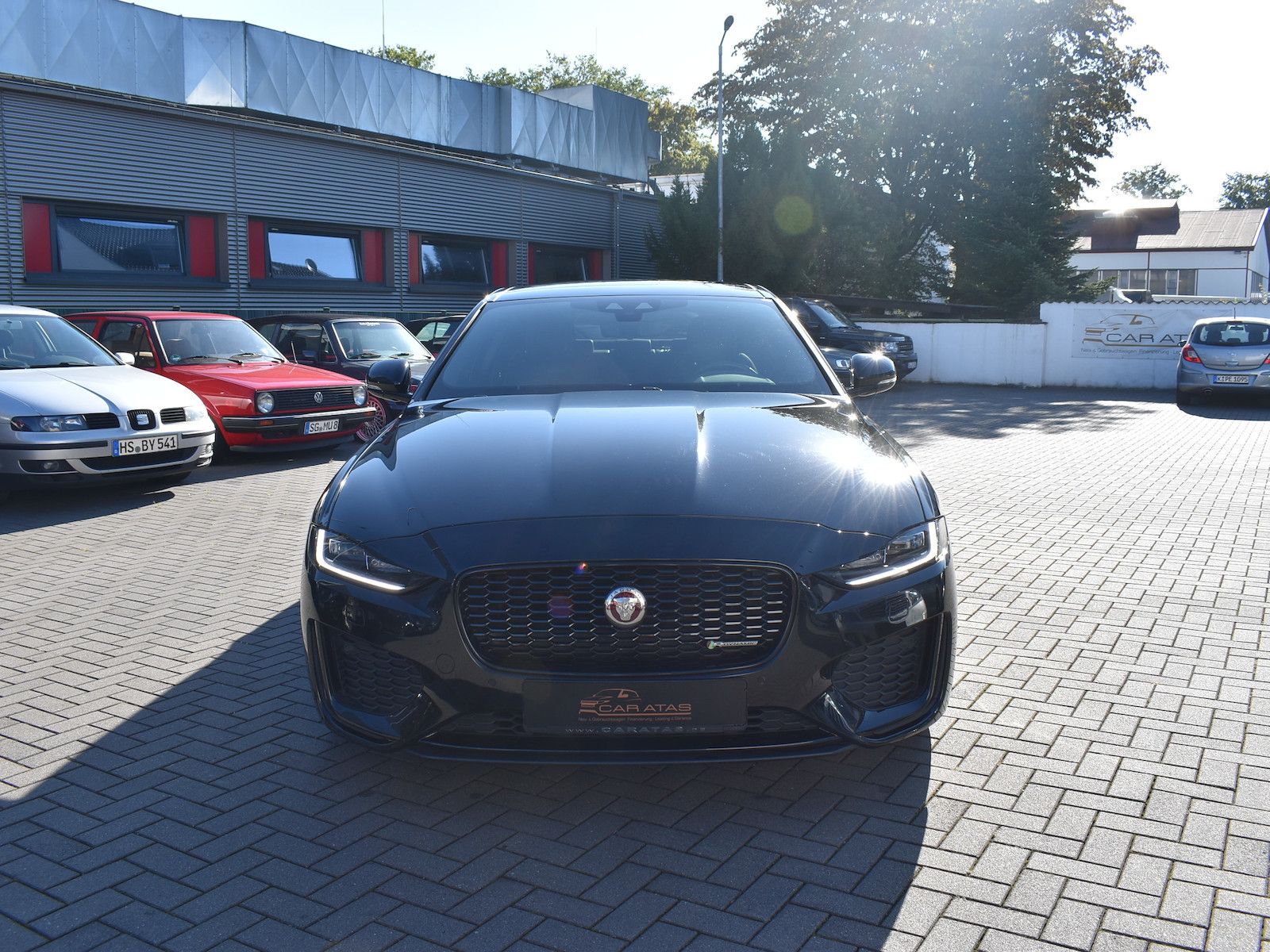 Fahrzeugabbildung Jaguar XE R-Dynamic SE BLACK PAK*LEDER*PANORAMA*KEYLESS