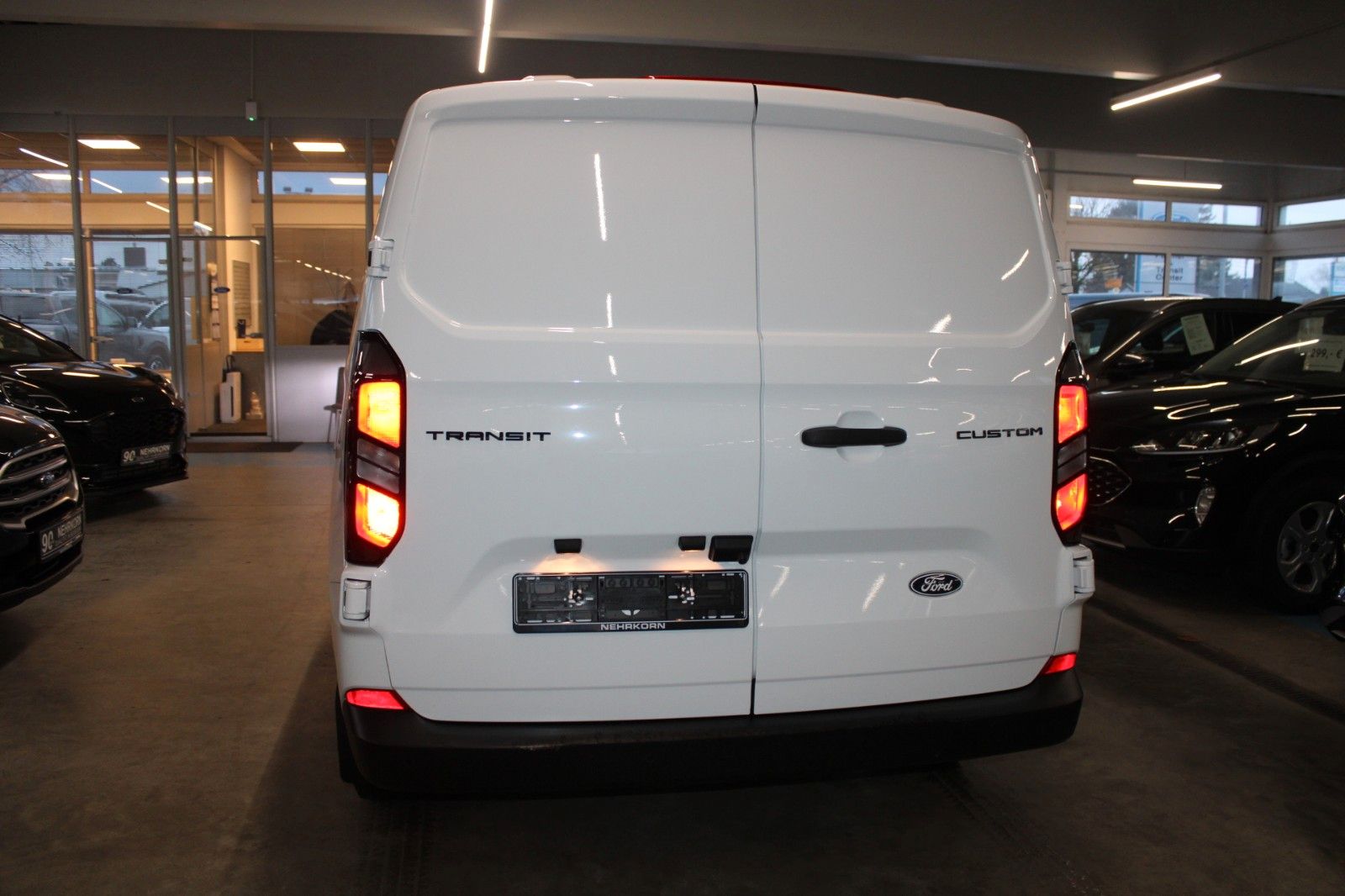 Fahrzeugabbildung Ford Transit Custom L1 TREND LED NAVI CAM ACC SHZ uvm