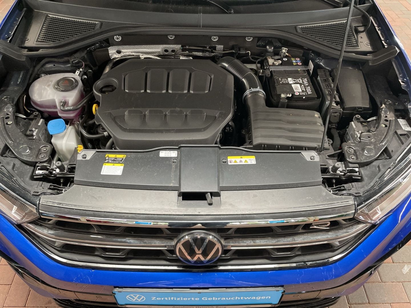 Fahrzeugabbildung Volkswagen T-Roc R 2.0 TSI 4Motion AHK Panodach Navi LED Bl