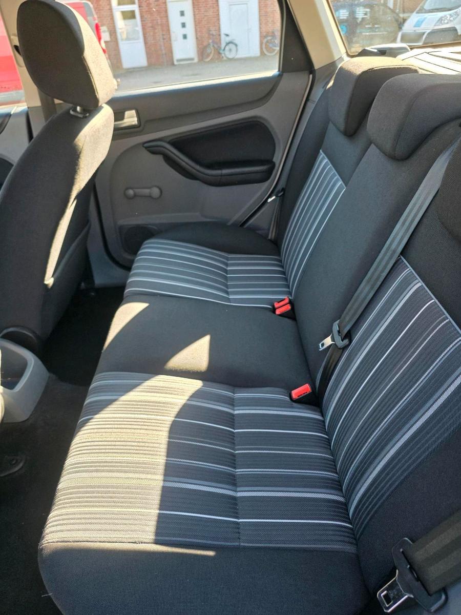 Ford Focus 2011 — photo 5