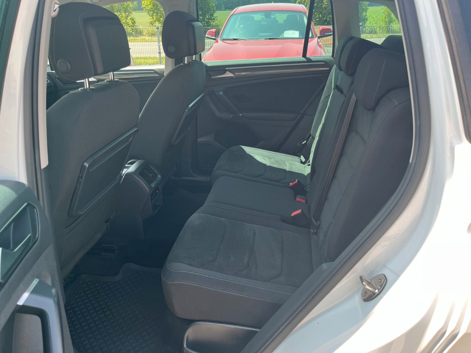 Fahrzeugabbildung Volkswagen Tiguan 2.0 TDI HIGHLINE Navi AHK LED ACC Alcanta