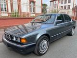BMW E32 750i V12 Benziner  - BMW 7er Reihe: E32