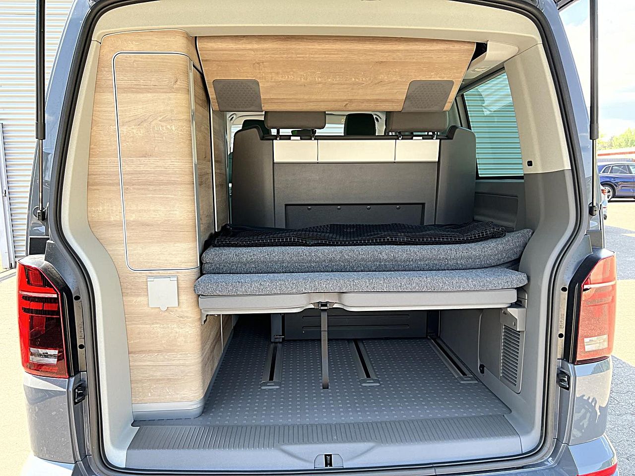 Fahrzeugabbildung Volkswagen T6.1 California Ocean Edition 2.0 TDI DSG Klima