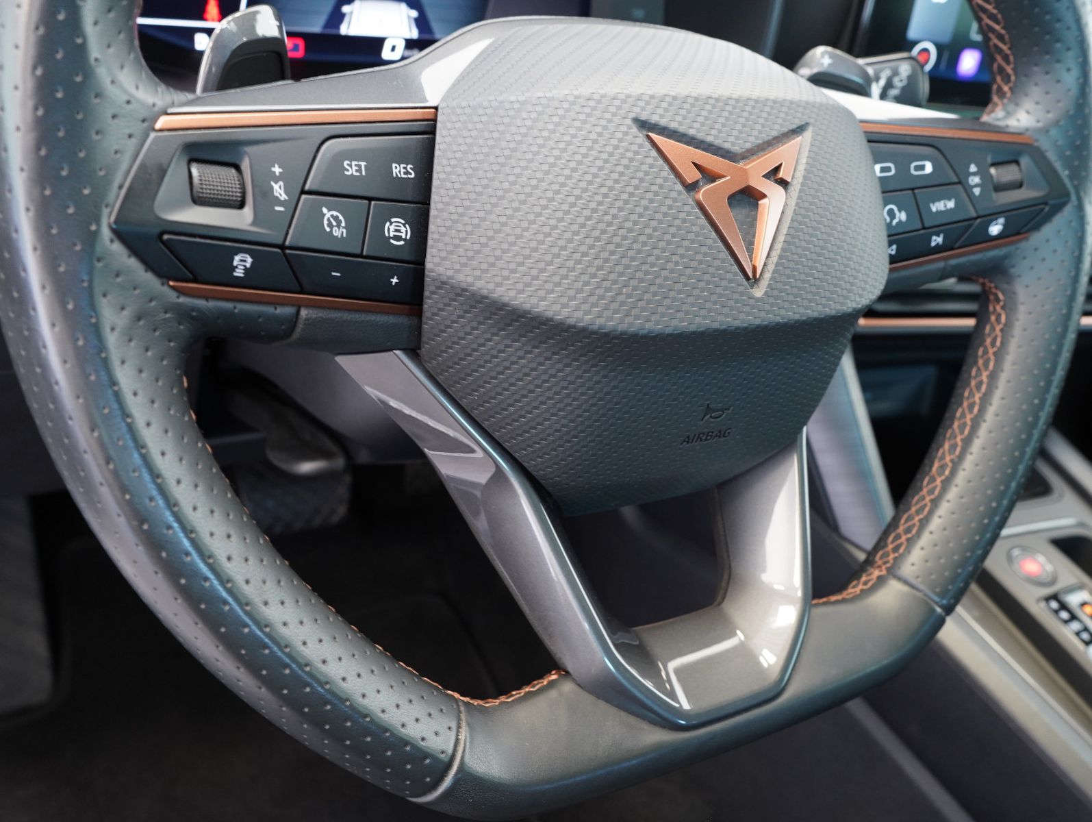 Fahrzeugabbildung CUPRA Formentor 1.5 TSI DSG LED/CARPLAY/KAMERA/PANO