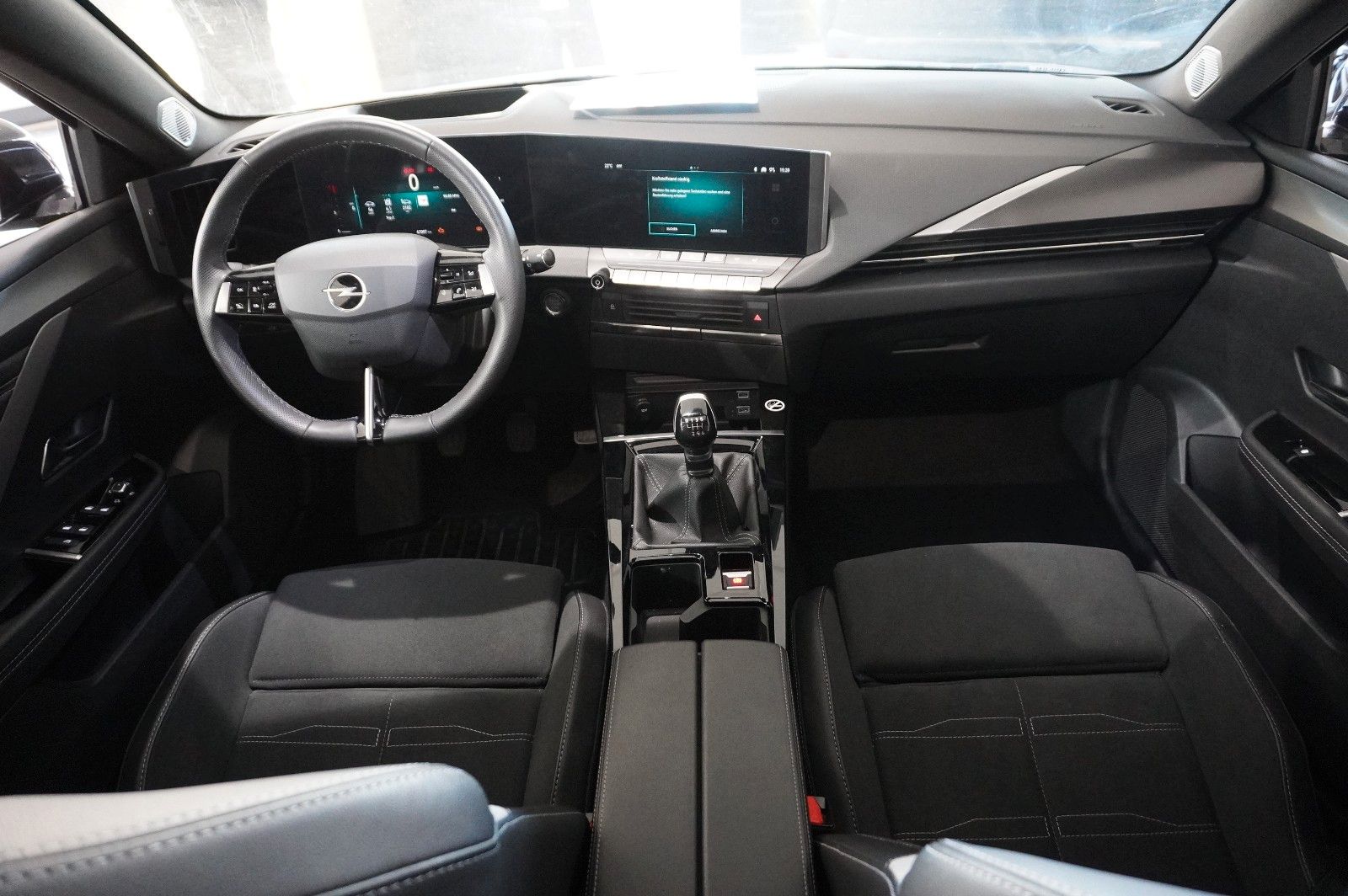 Fahrzeugabbildung Opel Astra L ST 1.2T GS SPORT NAVI/LED/360°/PANO/HUD