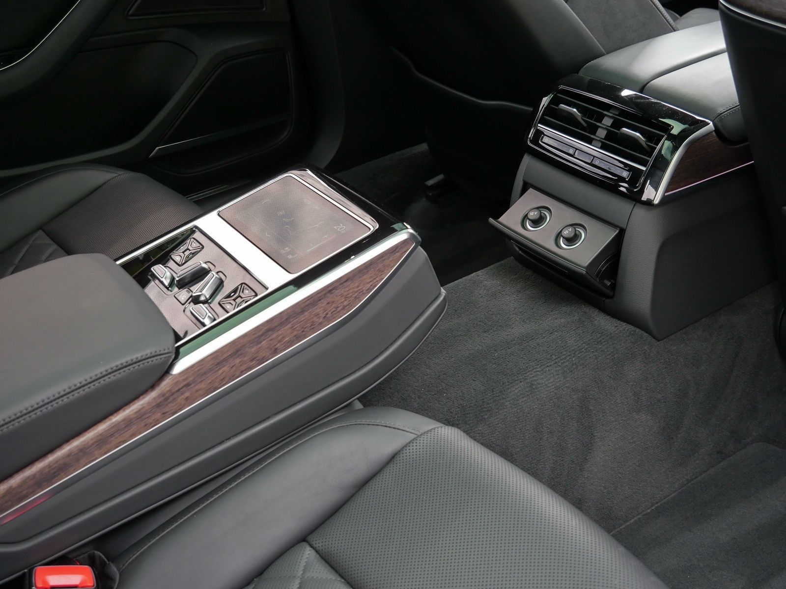 Audi A8 - Bild 17
