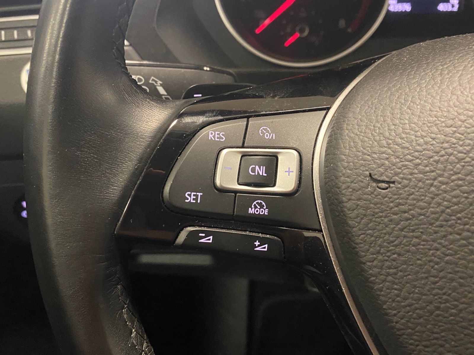 Fahrzeugabbildung Volkswagen Tiguan 1.4 TSI ACT DSG Trendline+NAVI+LED+TEMPOM