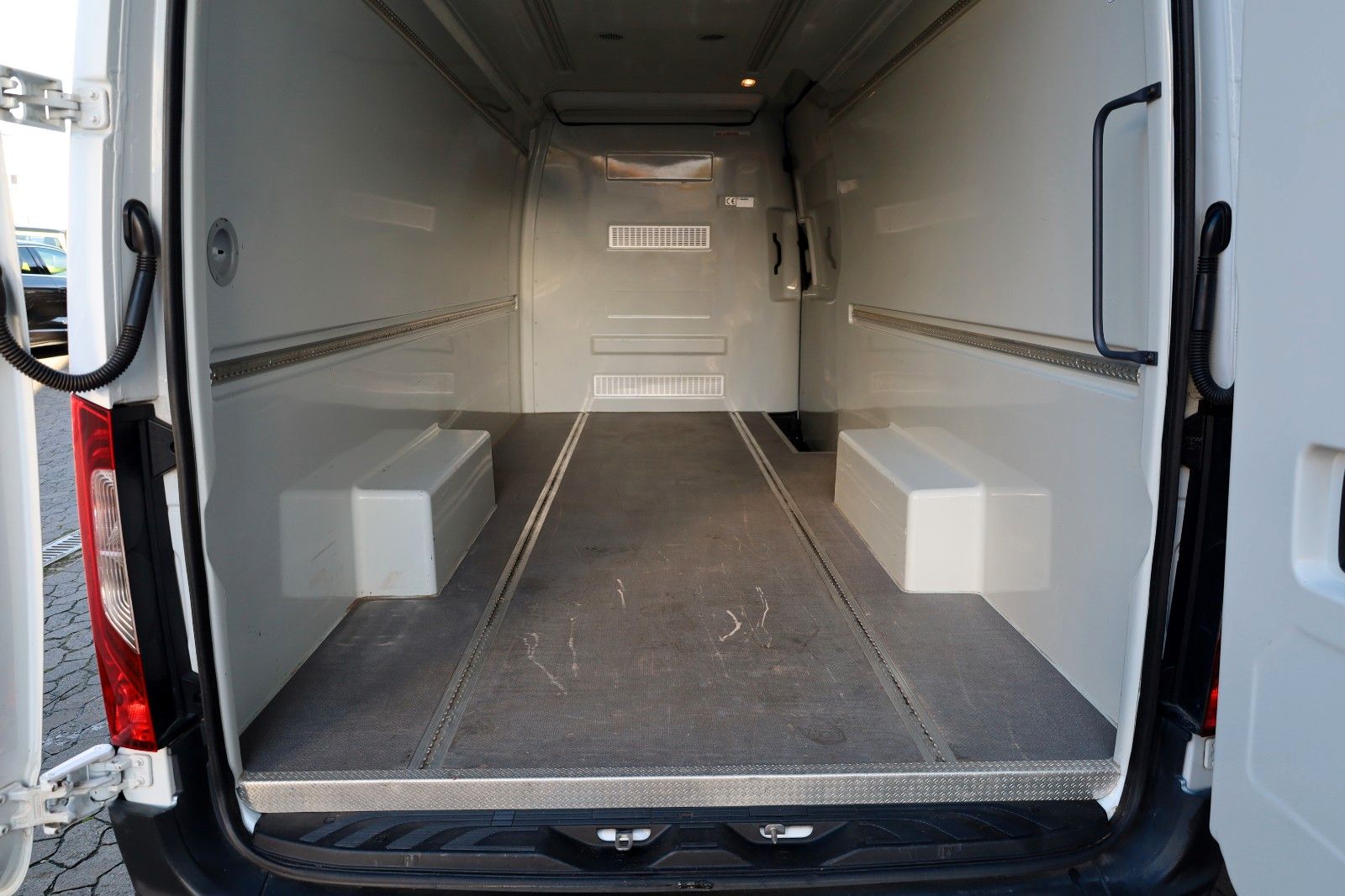 Fahrzeugabbildung Mercedes-Benz Sprinter III 319 CDI L3 / L4 Pharmamobil, MAXI