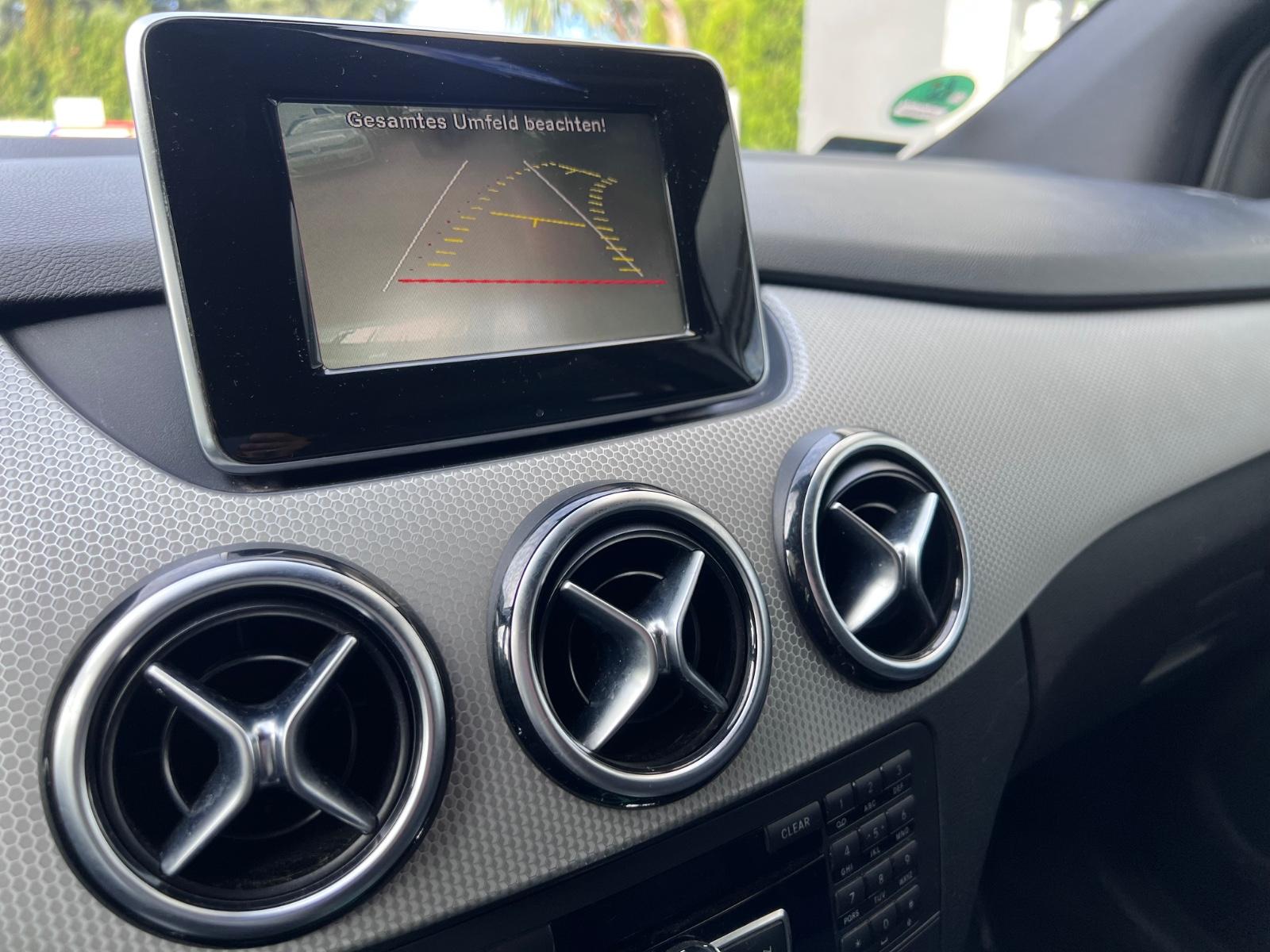 Mercedes-Benz B180 2011 — photo 24