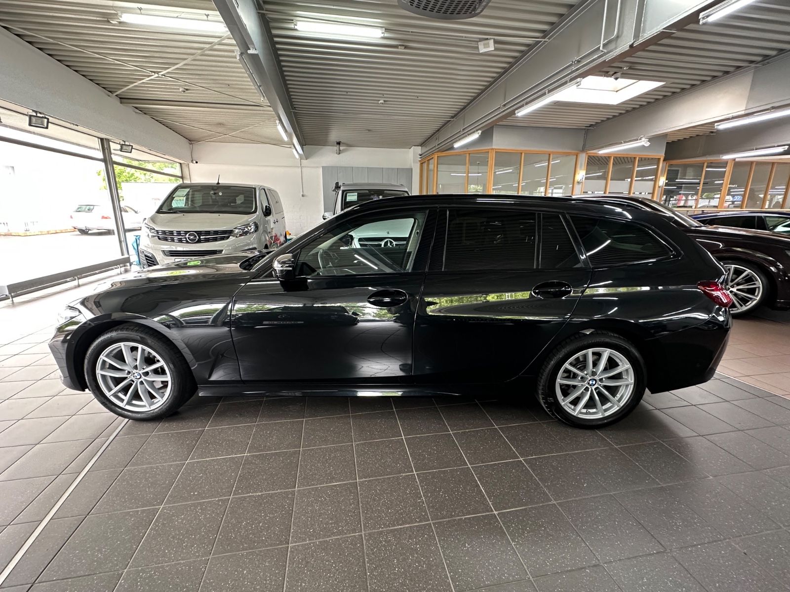 BMW 318 d Touring DA+DIS+PARK ASSISTANT+LED+HaKardon foto 6