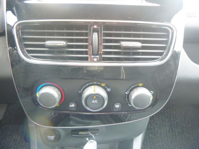 Fahrzeugabbildung Renault Clio IV Life >Navigation<