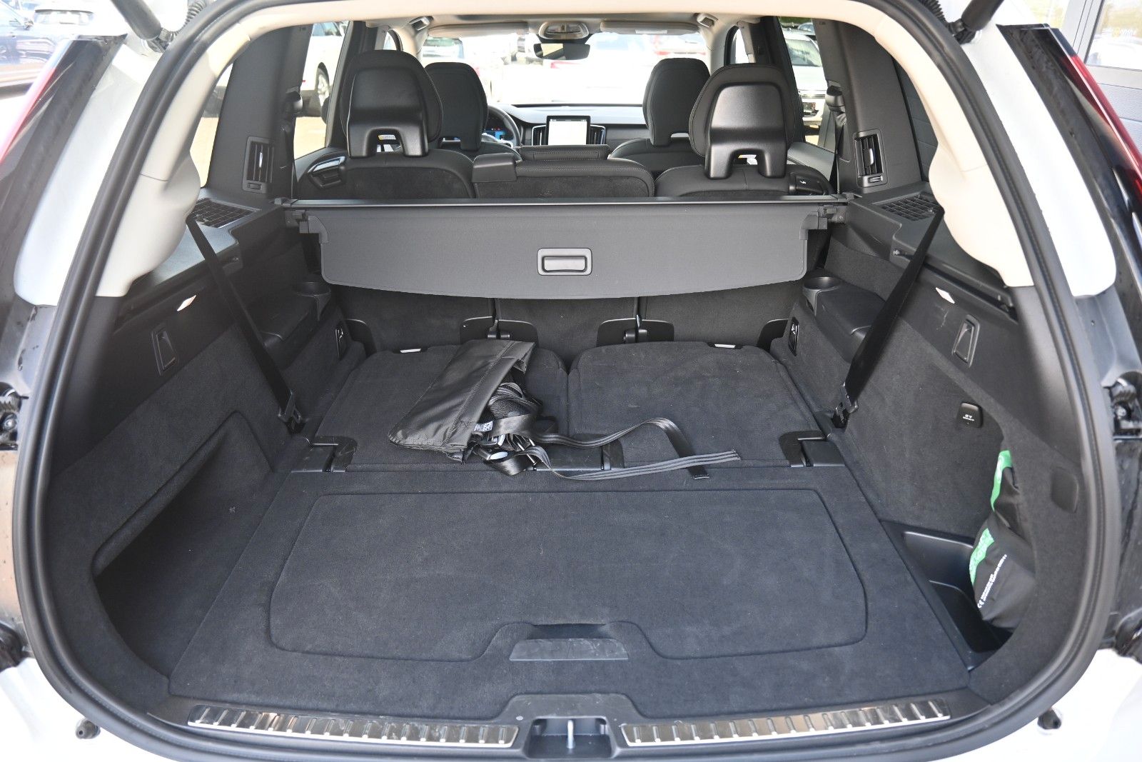 Fahrzeugabbildung Volvo XC90 T8 AWD Plus Dark*PANO*360°*HuD*H&K*ACC
