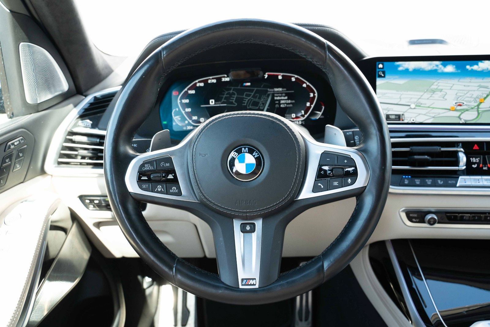 Fahrzeugabbildung BMW X7 M50i HUD B&W VOLL SHADOW LED TV CARBON 22"