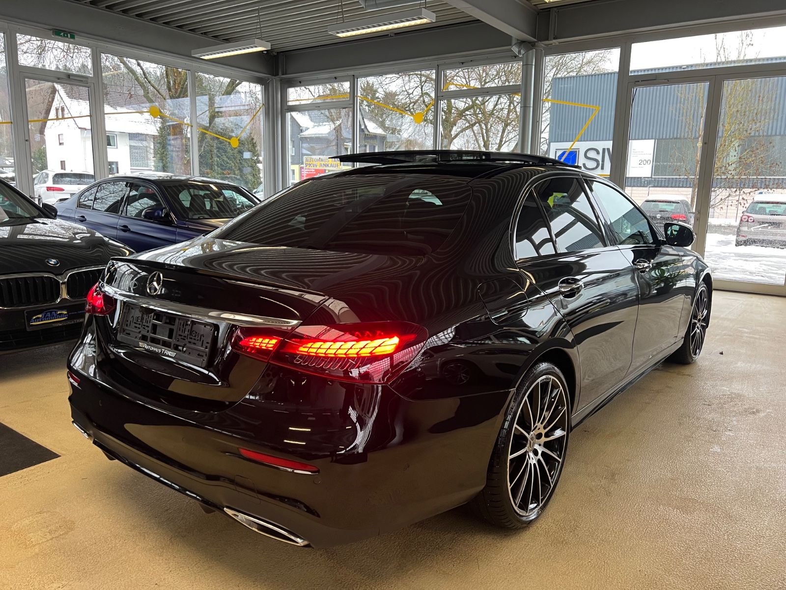 Fahrzeugabbildung Mercedes-Benz E 400 d 4Matic AMG LINE *PANO*designo-manufaktur