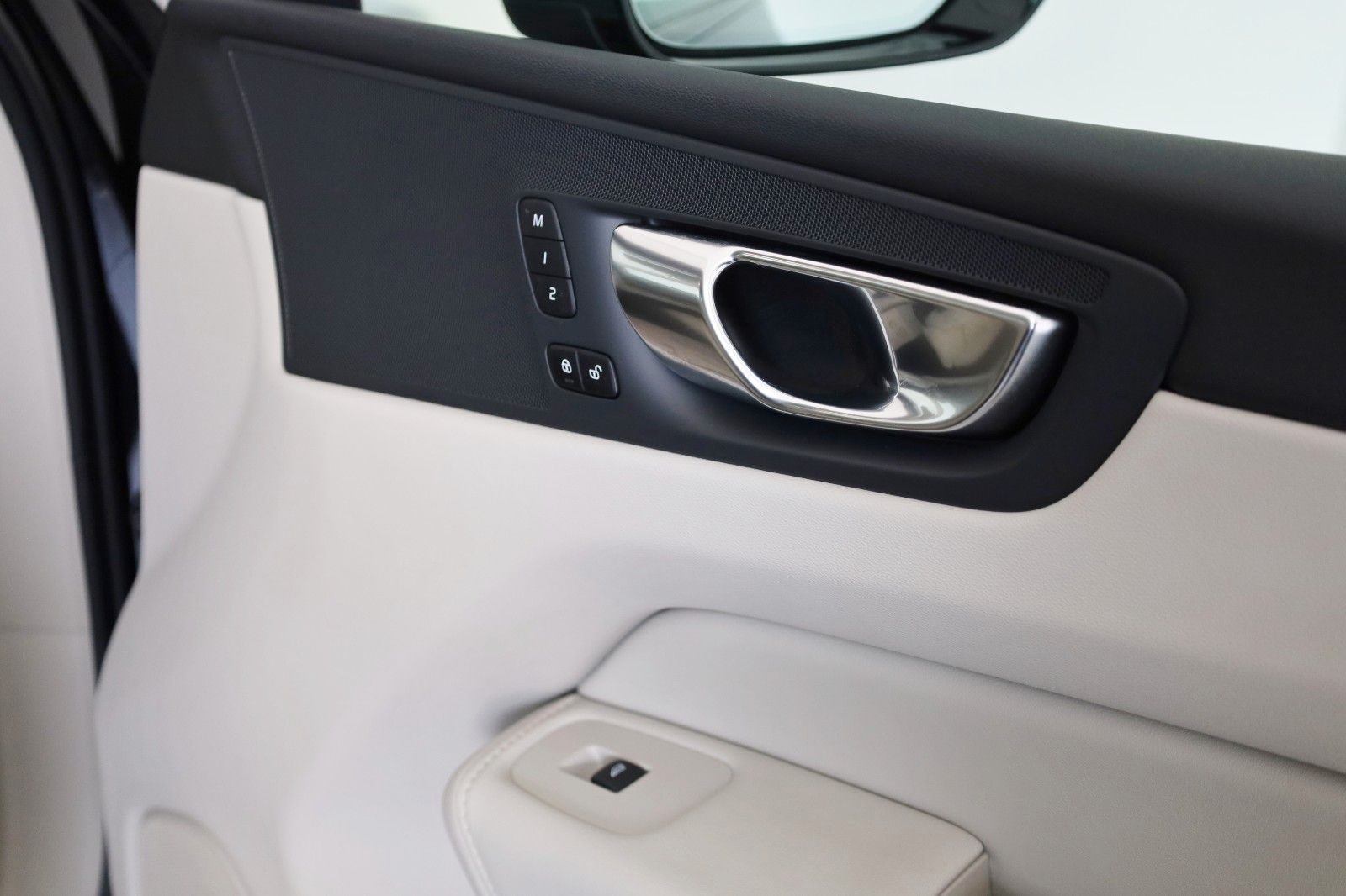 Fahrzeugabbildung Volvo XC60 AWD Plus Dark Leder,LED,Panorama,360° Cam