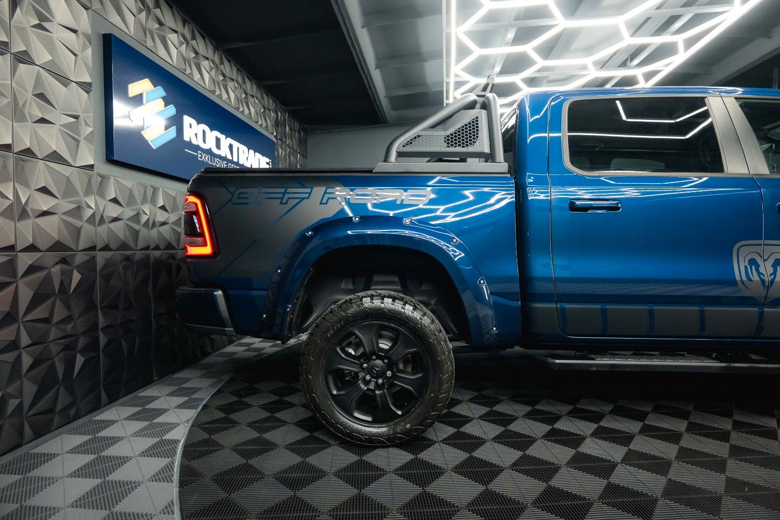 Fahrzeugabbildung Dodge RAM 5.7 V8 HEMI 4x4 OFFROAD NightPaket AXLE LOCK