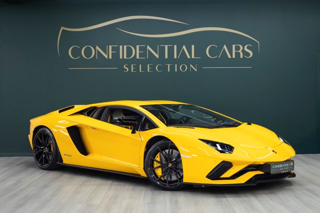 LAMBORGHINI Aventador