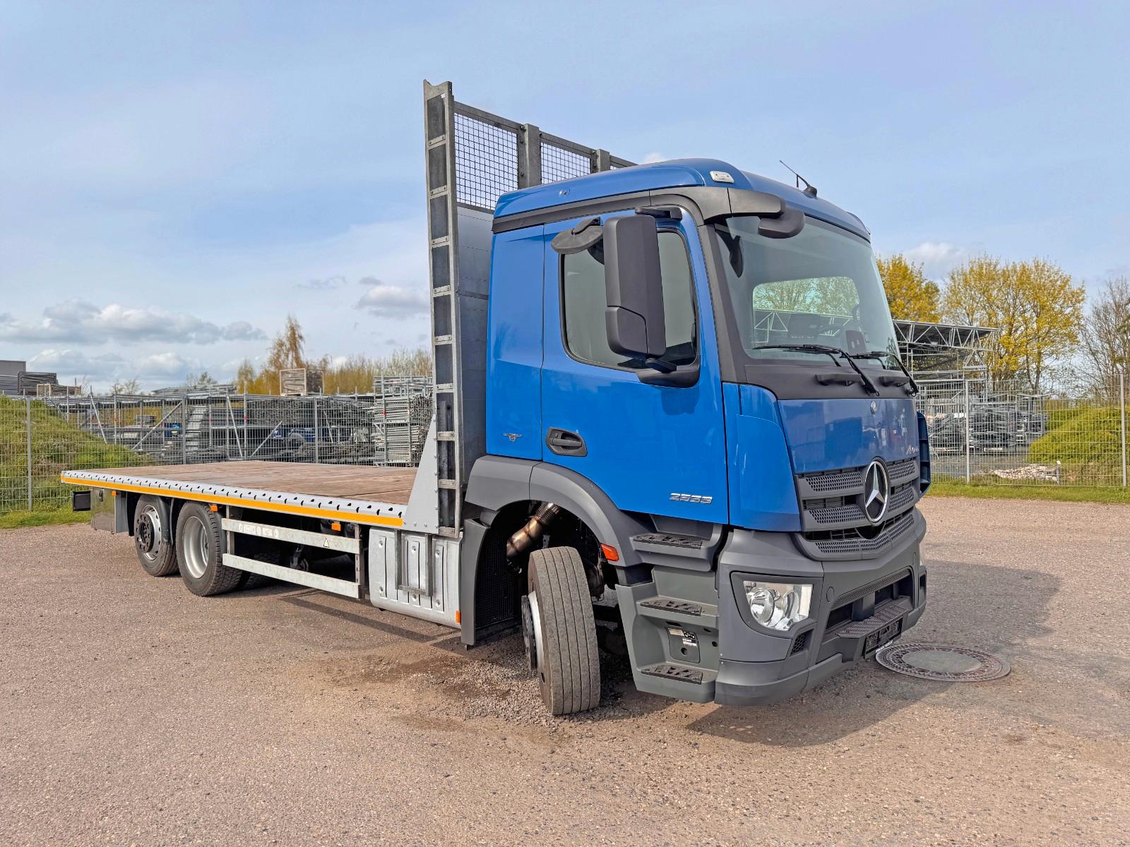 Mercedes-Benz 2533 6X2 Plateau 7,40m + 1,00 m gesamt 8,40 m