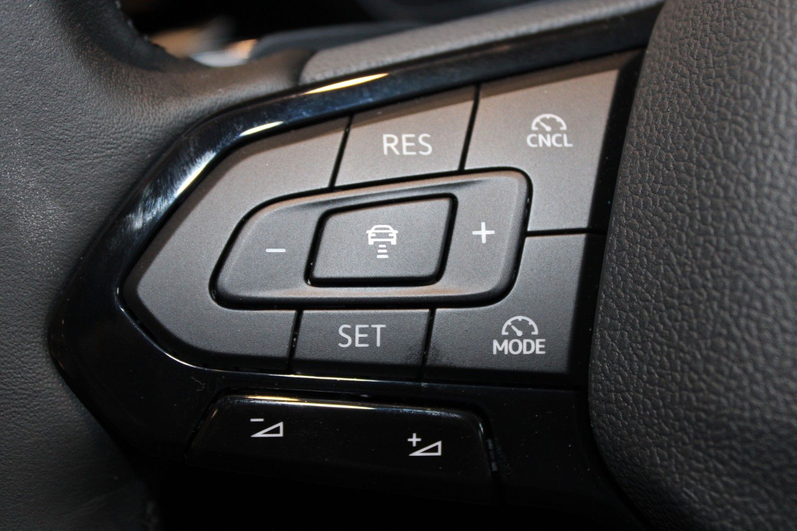 Fahrzeugabbildung Ford Tourneo Connect PHEV Titanium LED IAAC WinterP.