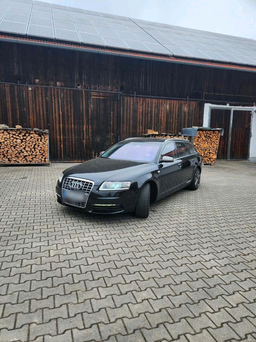 Audi Quattro 2006 — вигляд ззаду