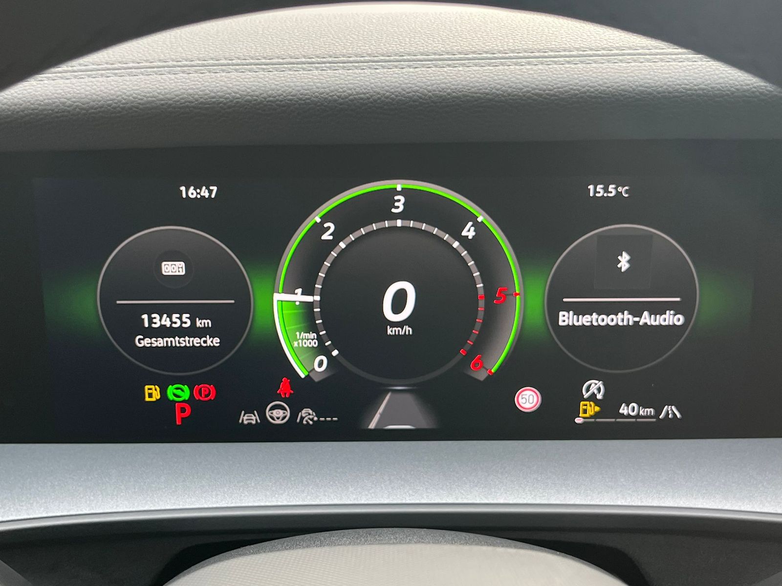 Fahrzeugabbildung Volkswagen Tayron 2.0 TDI 4M R-Line 7S*IQ-L.*LEDER*PANO*HUD