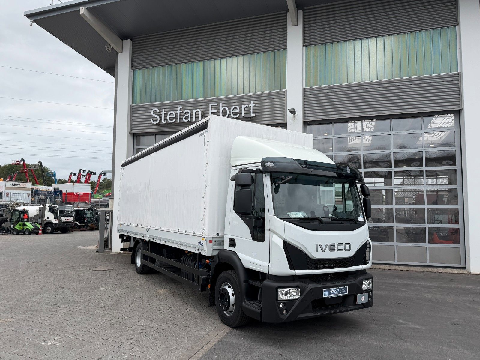 Fahrzeugabbildung Iveco Eurocargo ML140E28/P LBW Bär AHK Schiebeplane