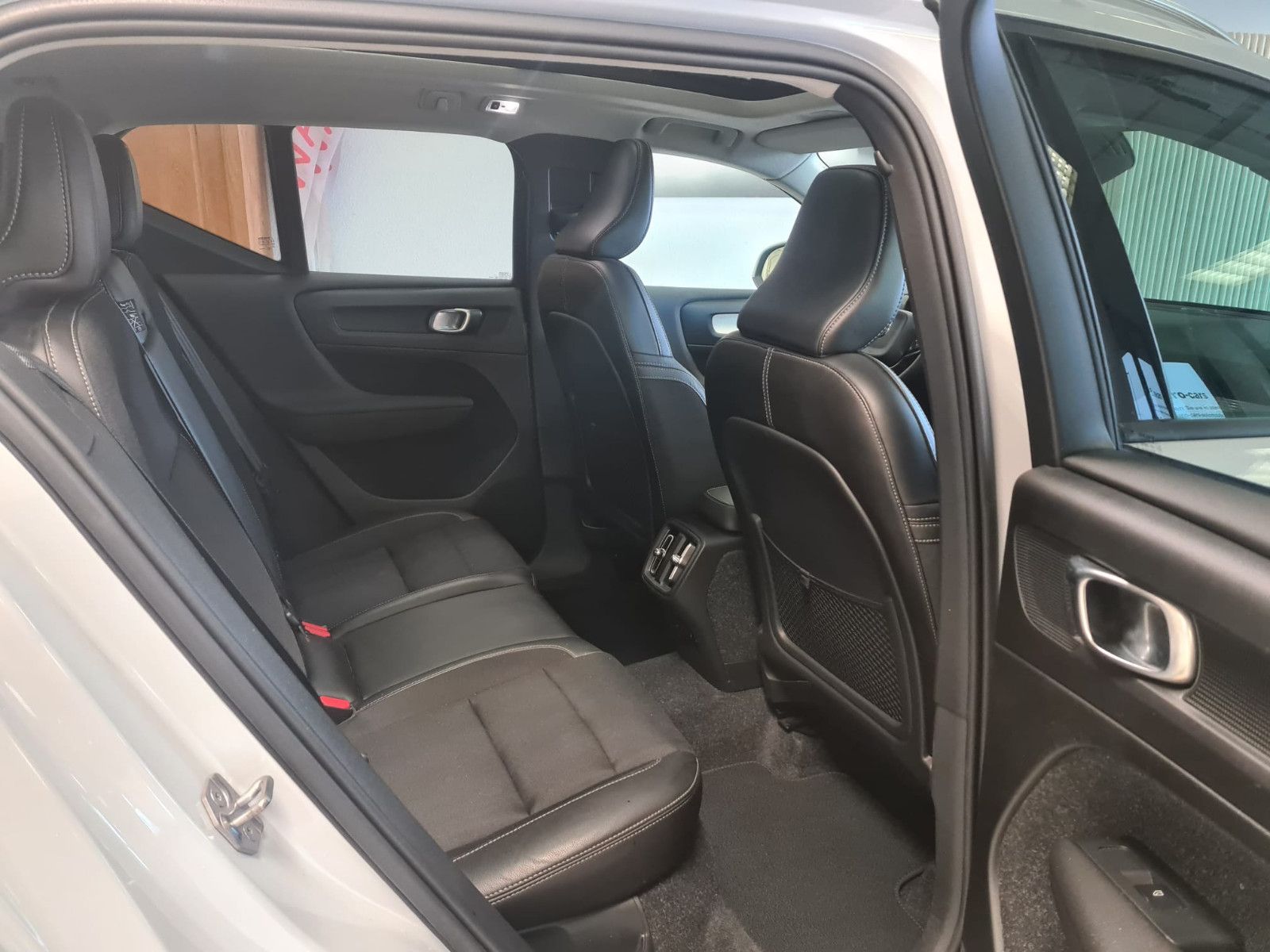 Fahrzeugabbildung Volvo XC40 Momentum AWD/LED/KLIMA/GARANTIE