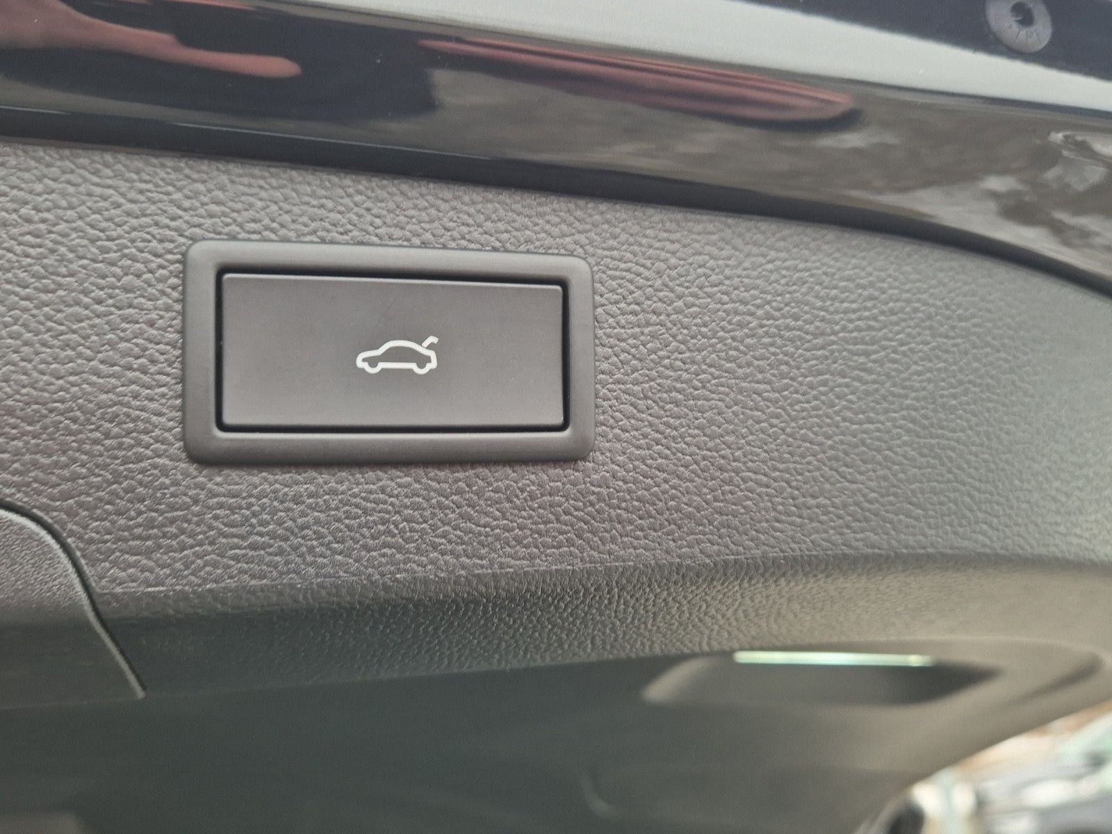 Fahrzeugabbildung Volkswagen Passat Variant 1.5 eTSI  DSG MATRIX/NAV/HEADUP