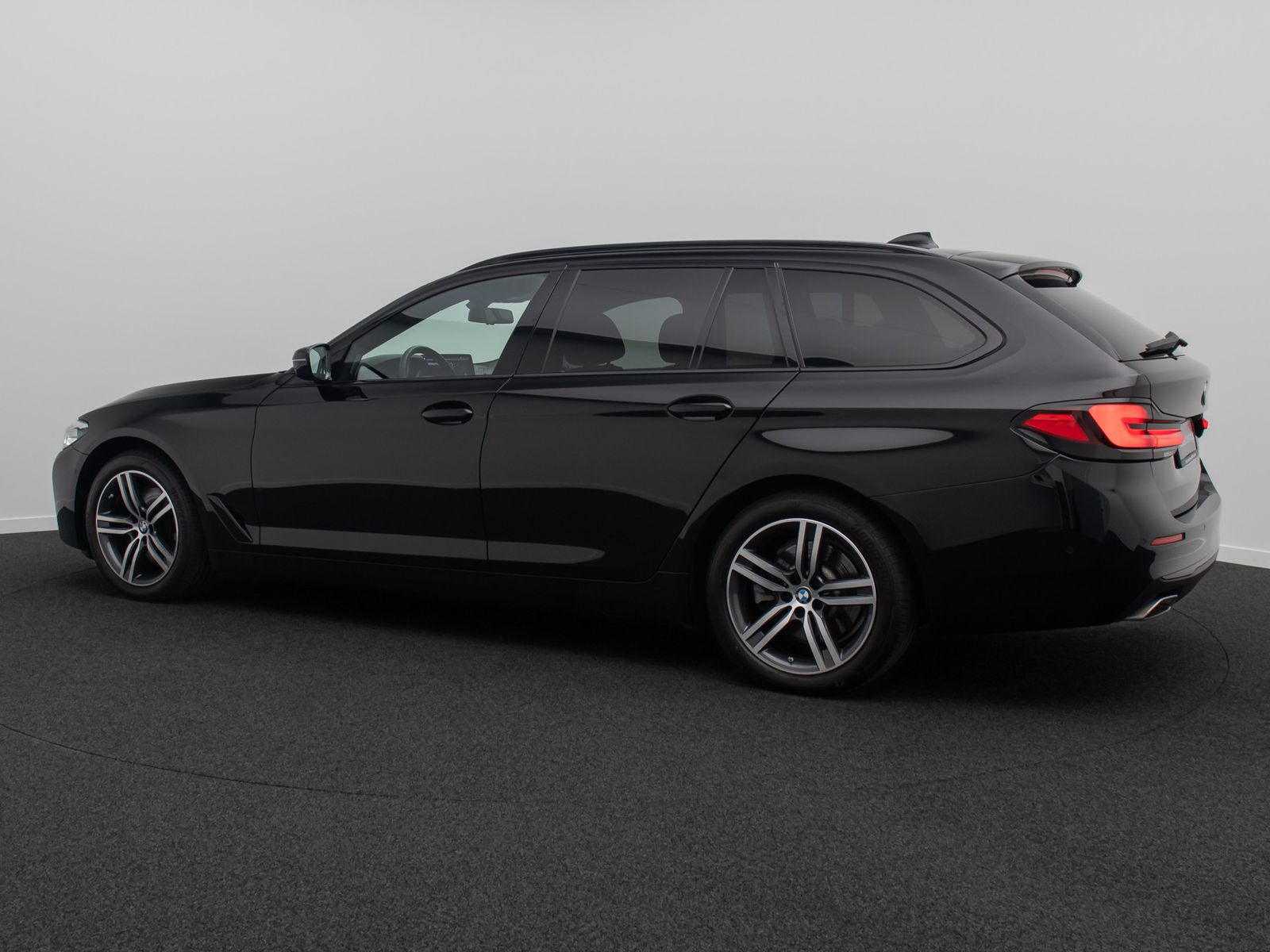 Fahrzeugabbildung BMW 520d Leder DAB Alarm H/K Kamera 4xKlima Sport