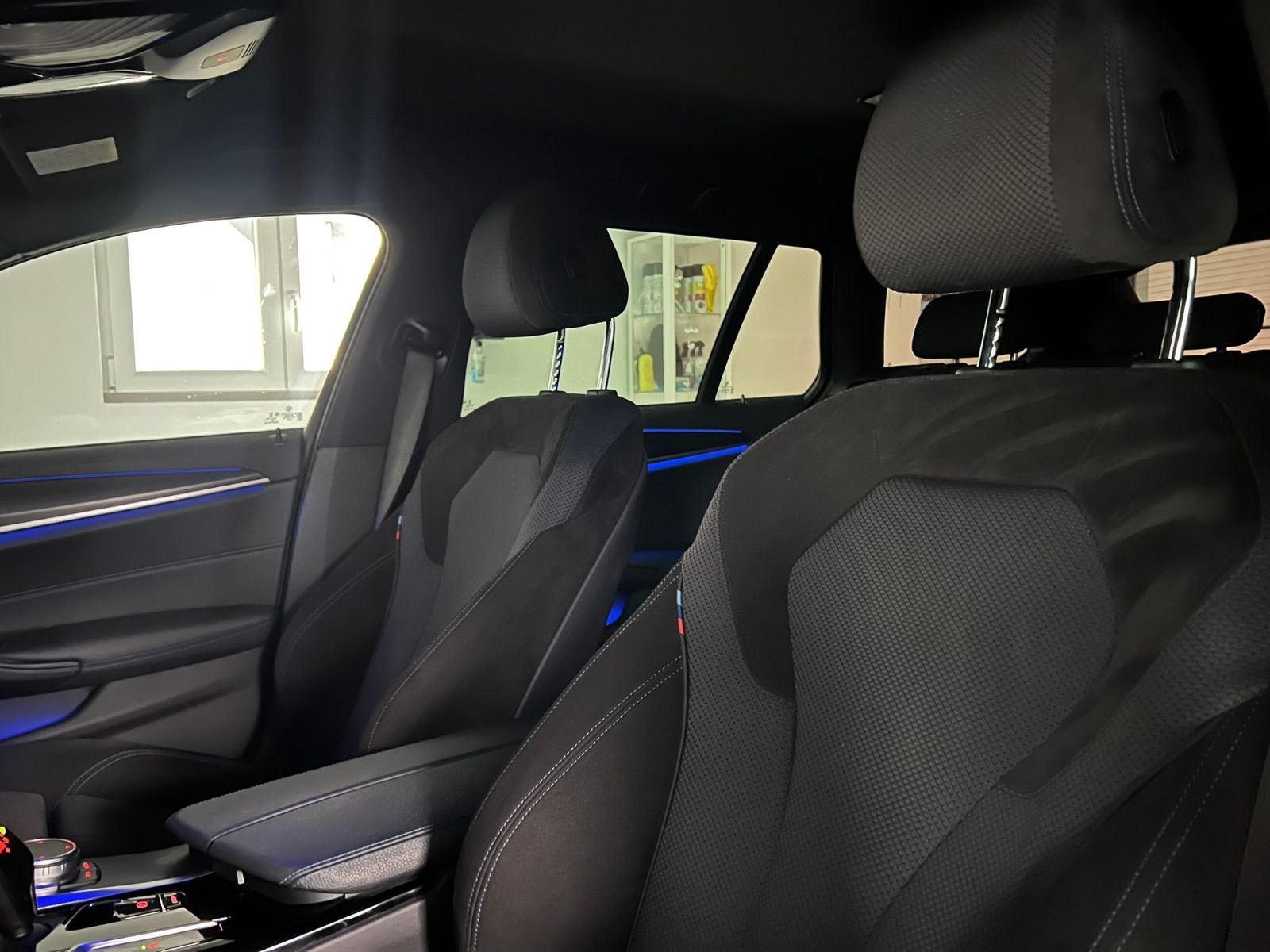 Fahrzeugabbildung BMW 520 d xDrive M SPORT/STHZ/LED/ACC/AHK/AMBIENTE