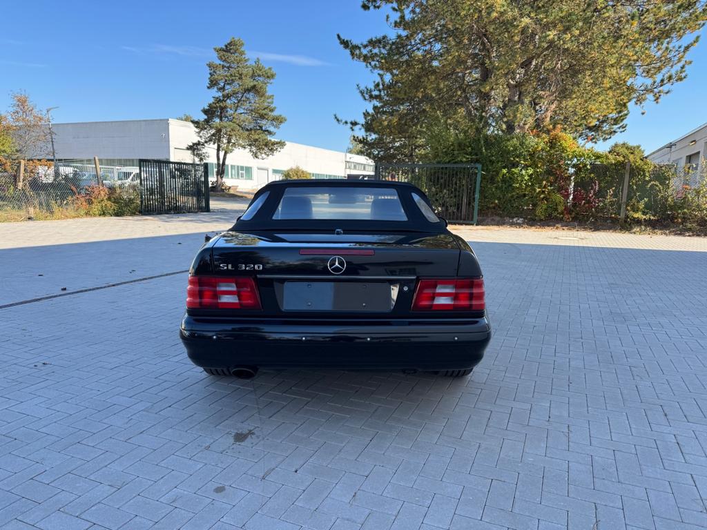 Mercedes-Benz SL 320