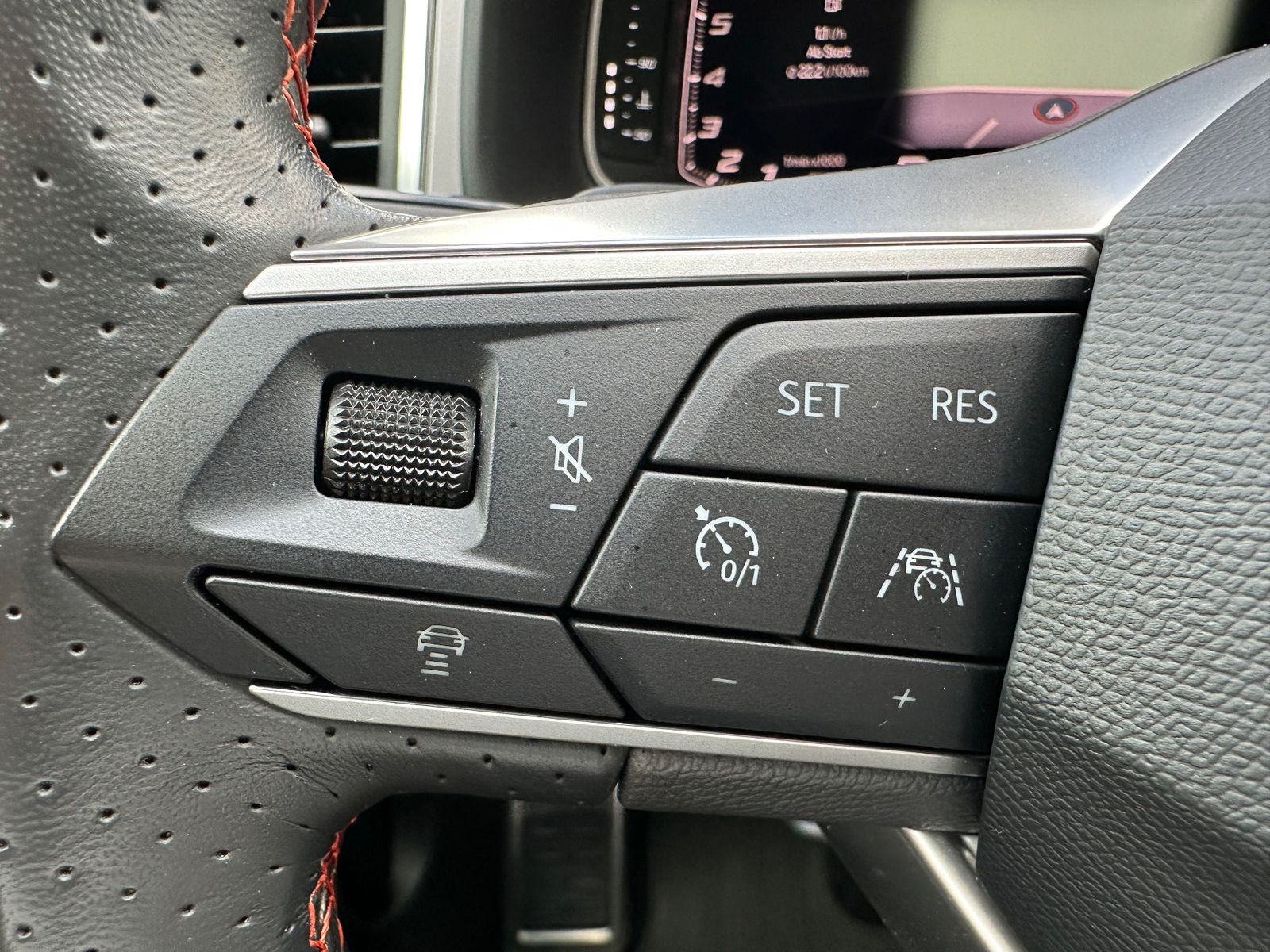 Fahrzeugabbildung SEAT Ateca FR 4Drive 2.0 TSI DSG NAV+LED+KAM+ACC