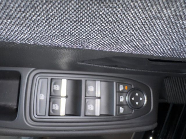 Fahrzeugabbildung Renault CLIO Evolution Full Hybrid E-Tech 160