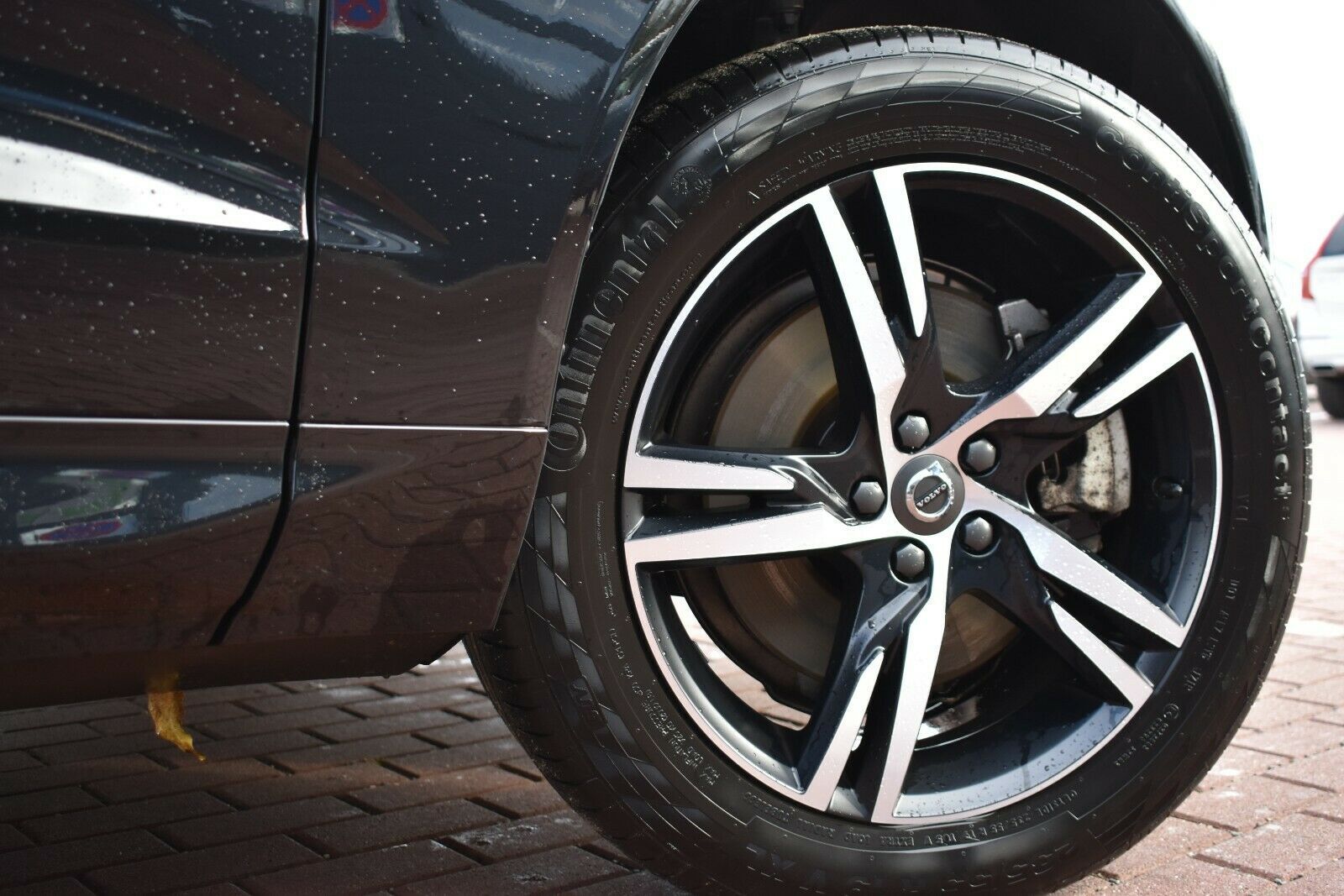 Fahrzeugabbildung Volvo XC60 T8 R-Design*AWD*RFK*Luft*LED*NAVI*MIETKAUF