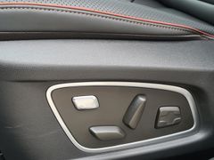 Fahrzeugabbildung Koleos Initiale Paris 4x4 2.0 BLUE dCi 185 FAP V