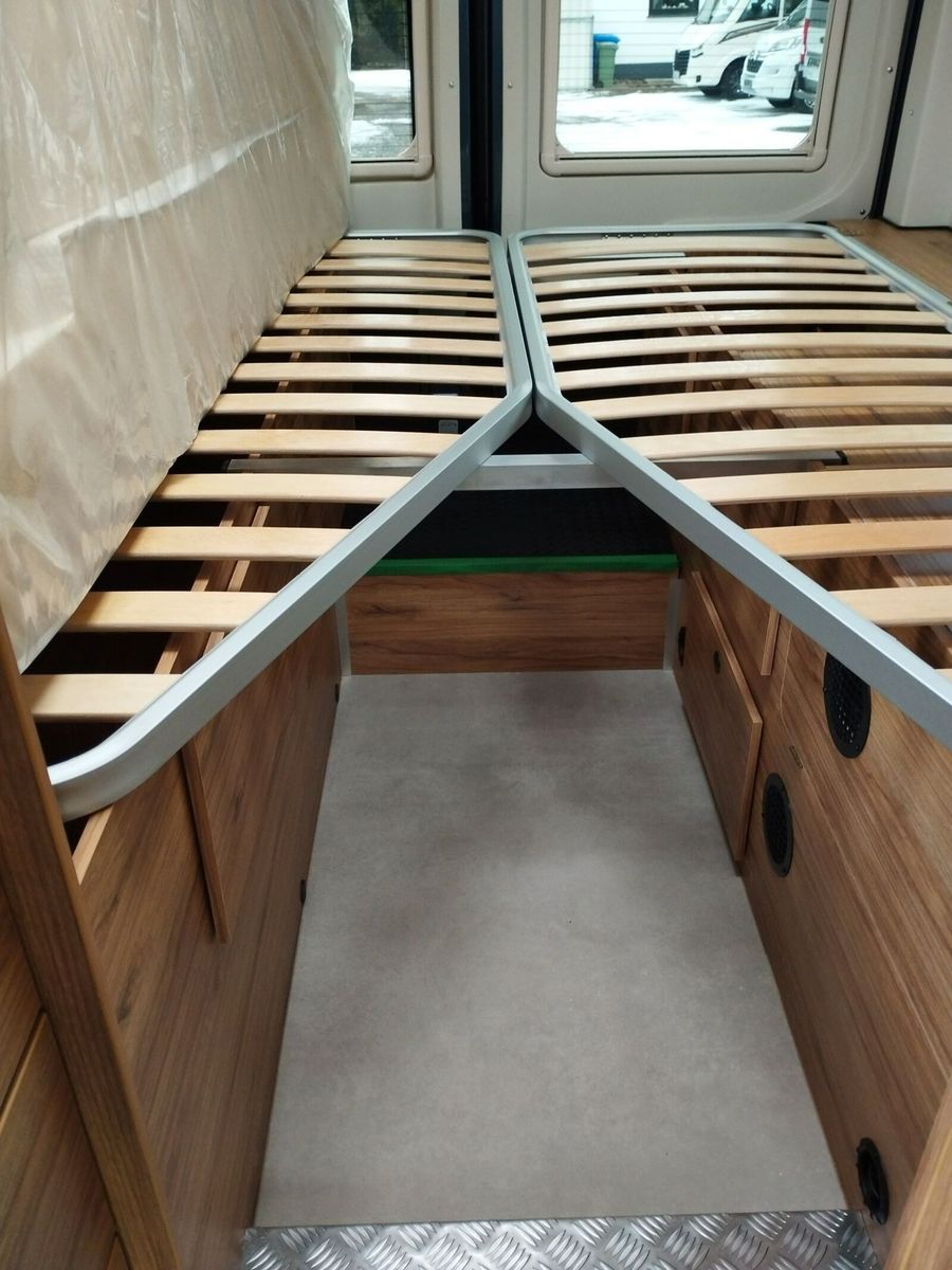 Fahrzeugabbildung Karmann Dexter 4x4 DE 570 AW Klima, RFK, El. Trittstufe