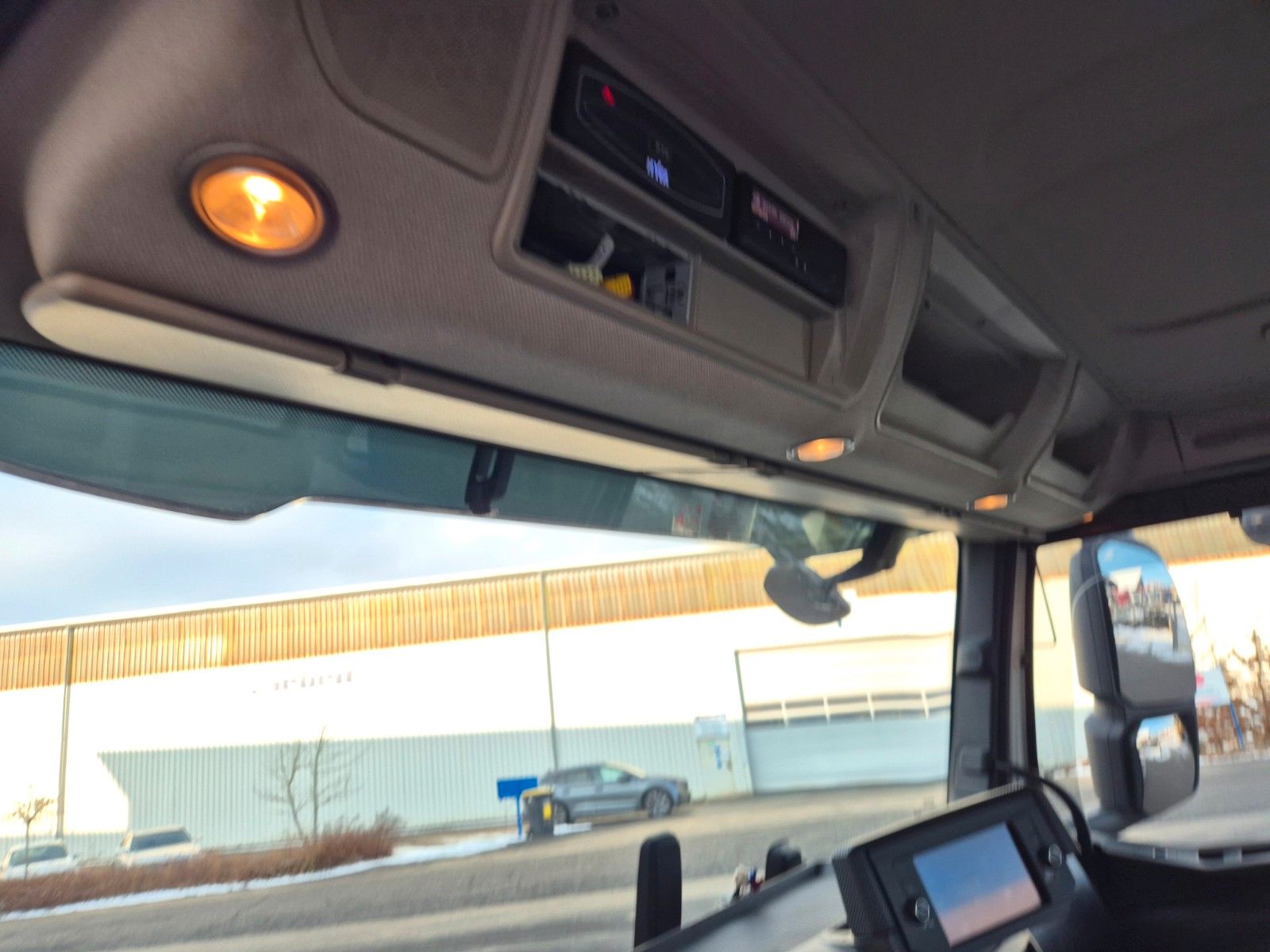 Fahrzeugabbildung Iveco X-Way 480 8x4 Abrollkipper