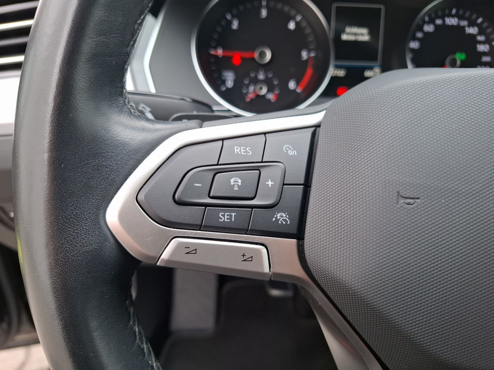 Fahrzeugabbildung Volkswagen Passat Variant TDI Business DSG LED Navi ACC RFK