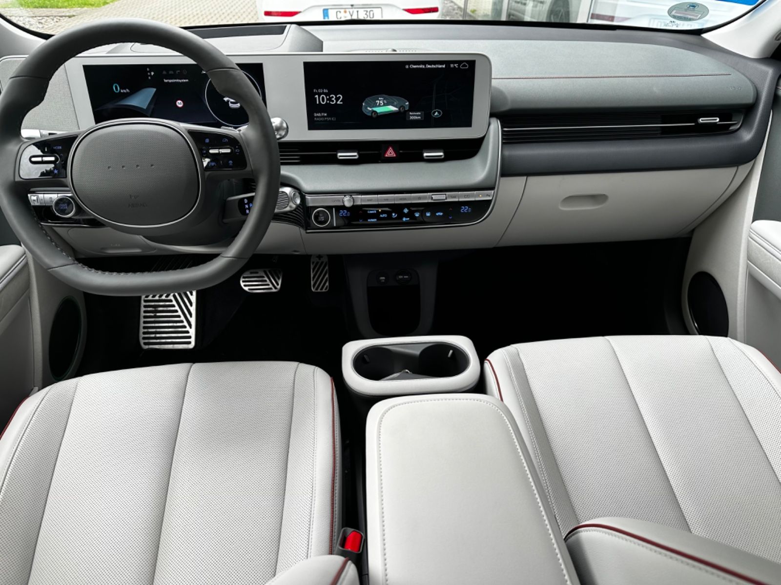 Fahrzeugabbildung Hyundai IONIQ 5 2WD 72,6 kWh UNIQ-Paket 20" LEDER SOFORT