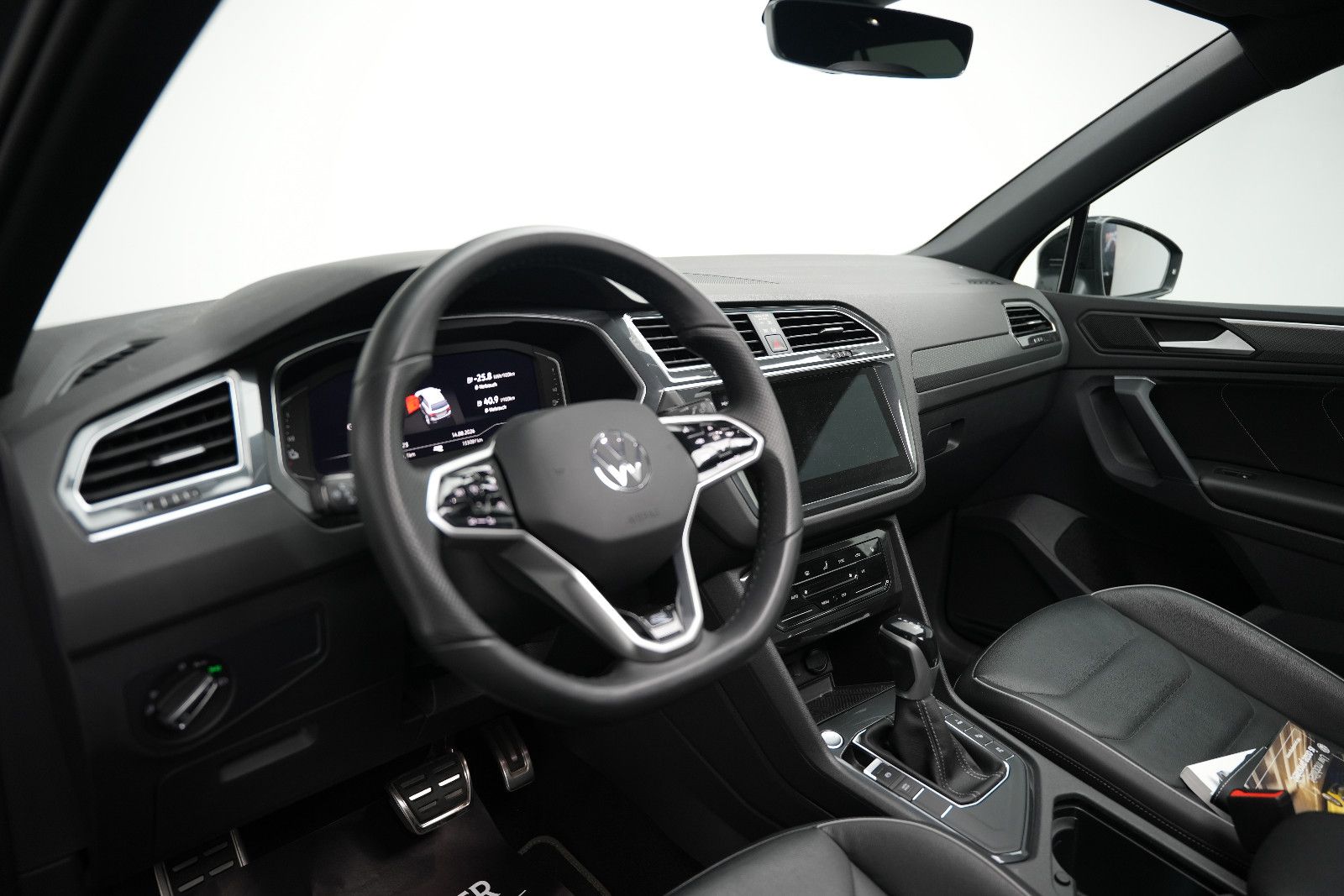 Fahrzeugabbildung Volkswagen Tiguan R-Line Hybrid *Panorama*360°Kam*Virtual